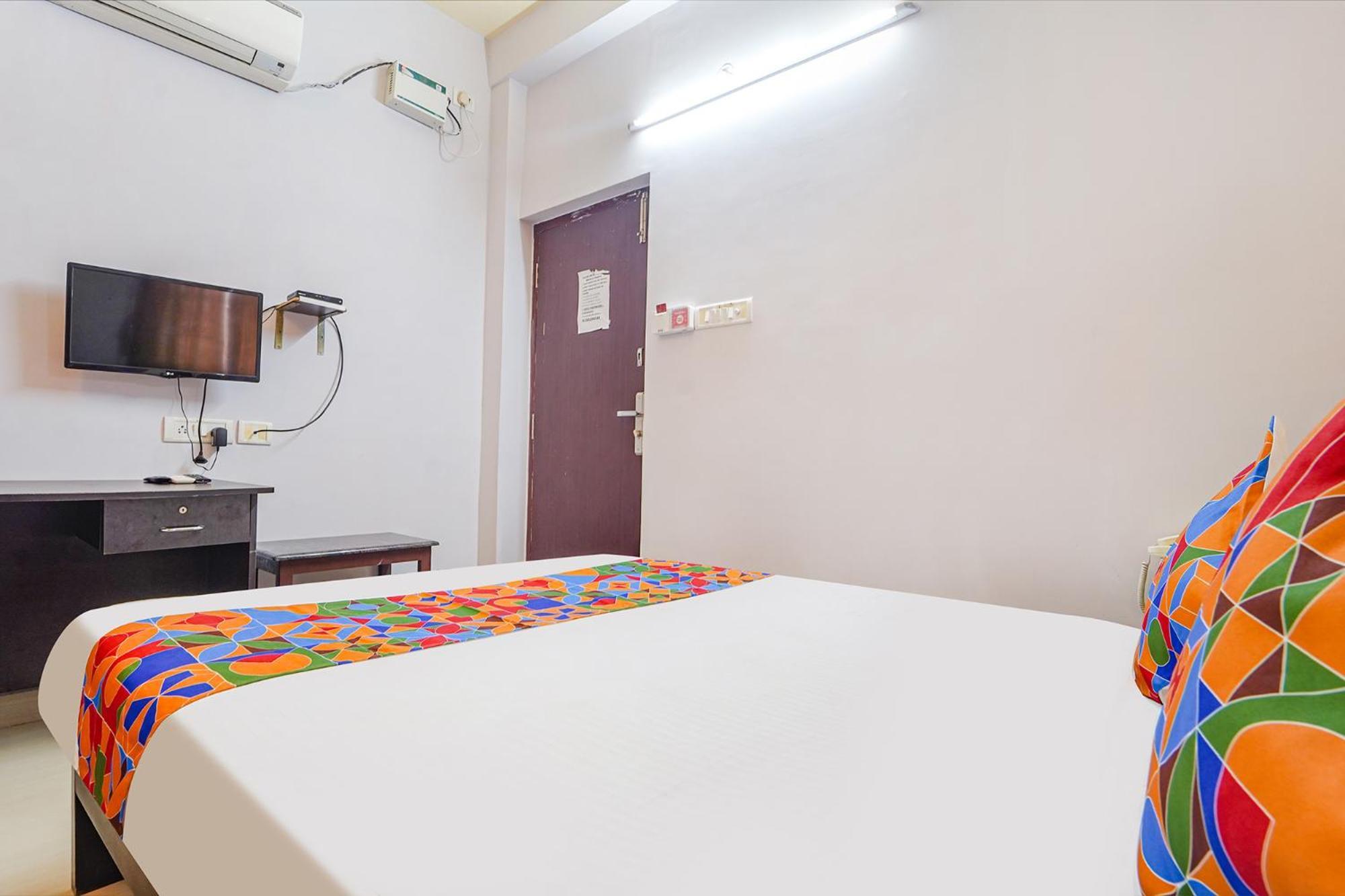 Fabexpress Its South East Residency Hotel Siruseri Exterior photo